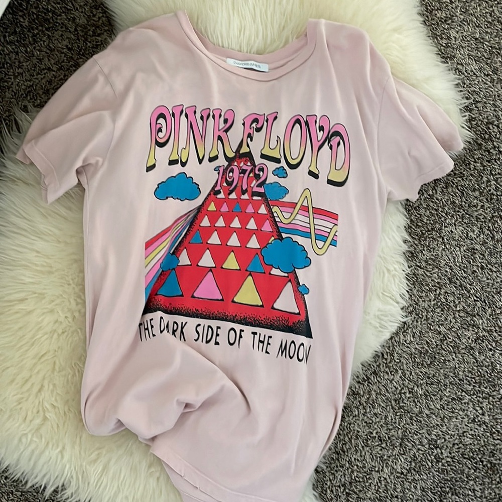 Pink Floyd distressed tee. Size large